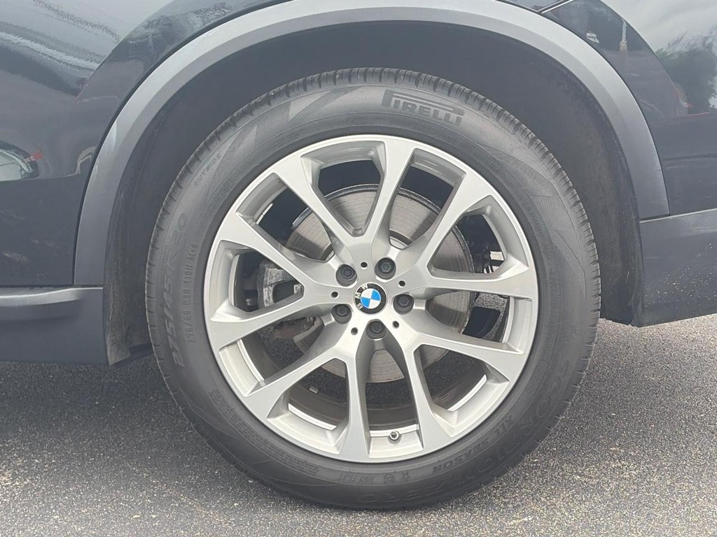 BMW X5 Vehicle Full-screen Gallery Image 10