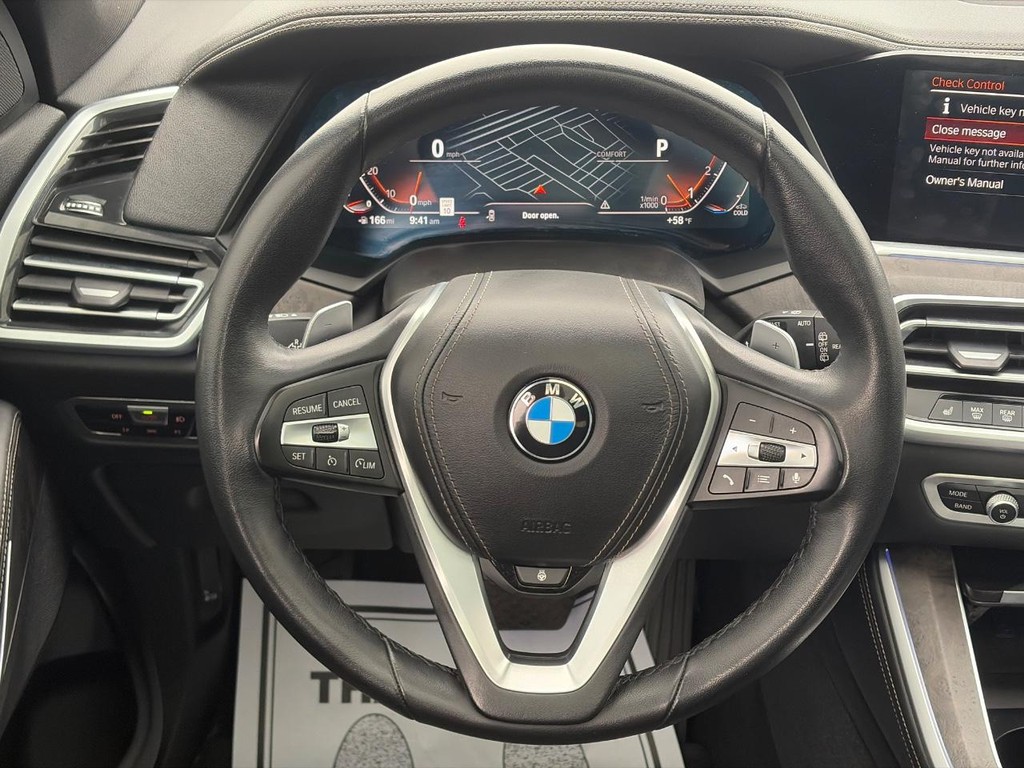 BMW X5 Vehicle Full-screen Gallery Image 15