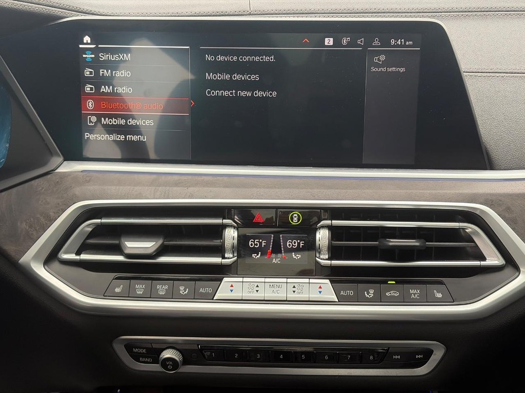 BMW X5 Vehicle Full-screen Gallery Image 16