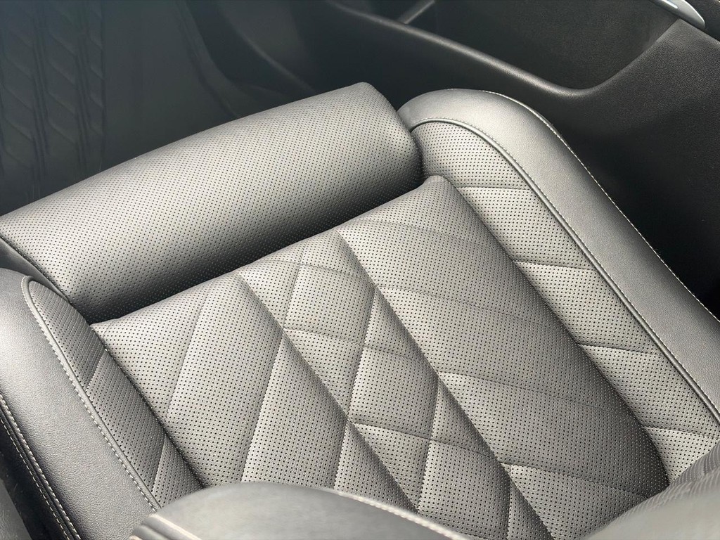 BMW X5 Vehicle Full-screen Gallery Image 18