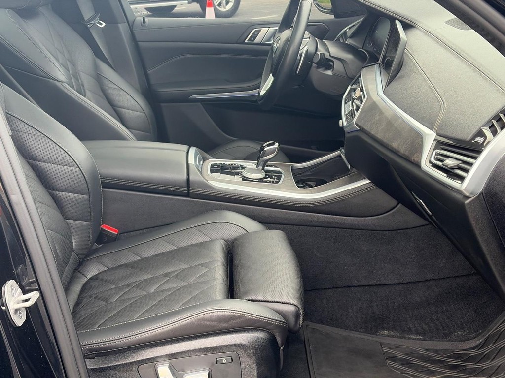 BMW X5 Vehicle Full-screen Gallery Image 19