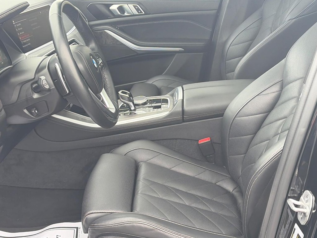 BMW X5 Vehicle Full-screen Gallery Image 20