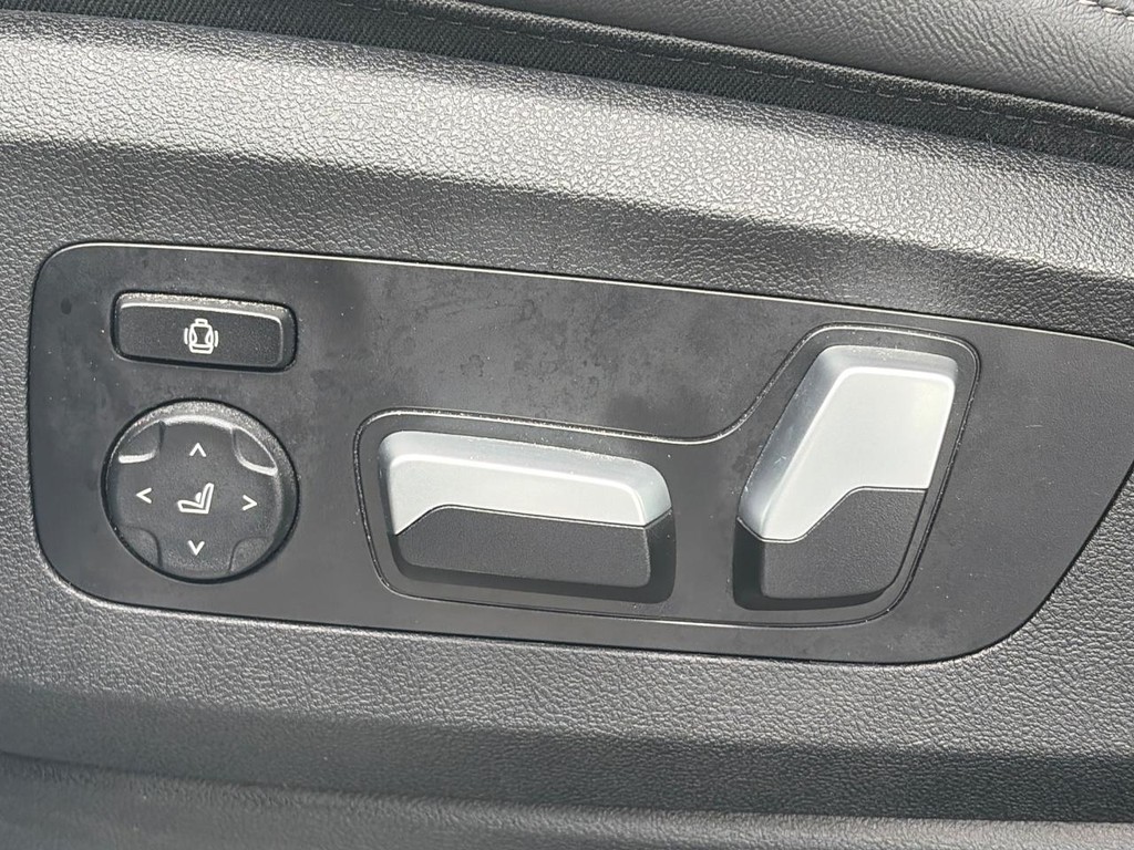 BMW X5 Vehicle Full-screen Gallery Image 21