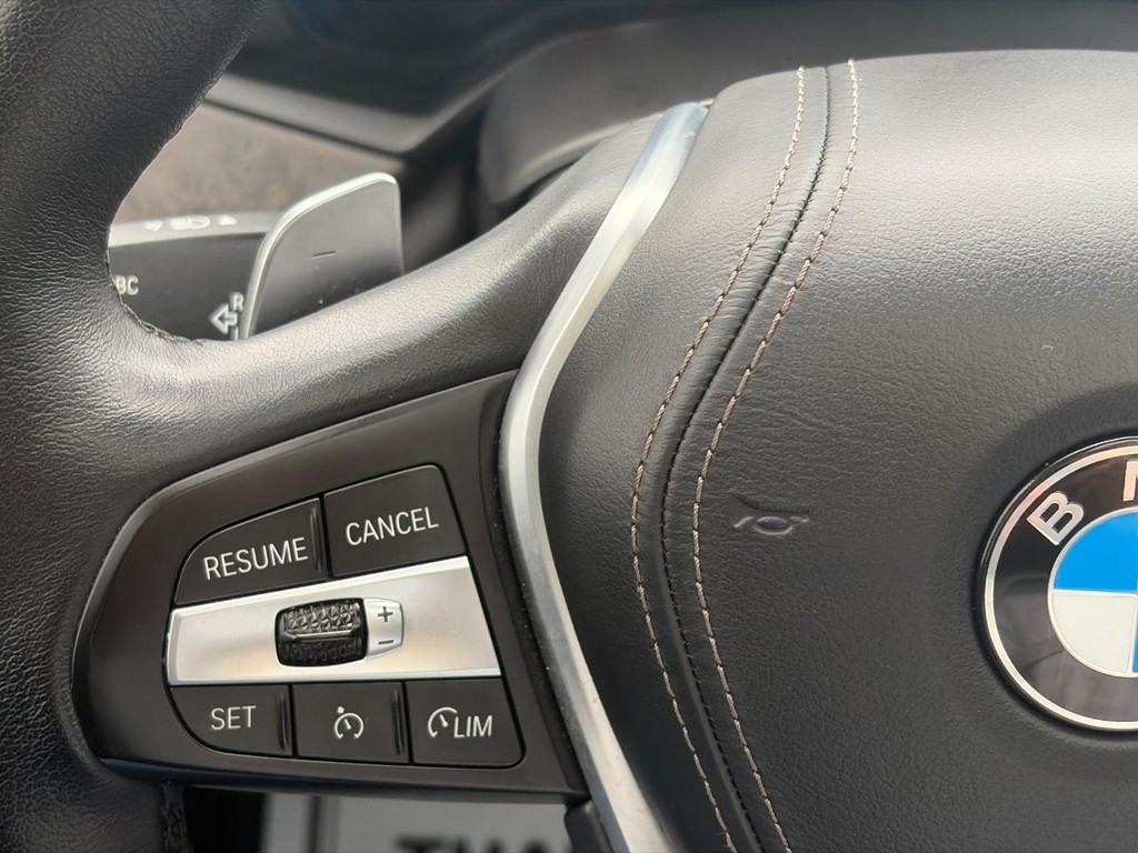 BMW X5 Vehicle Full-screen Gallery Image 26