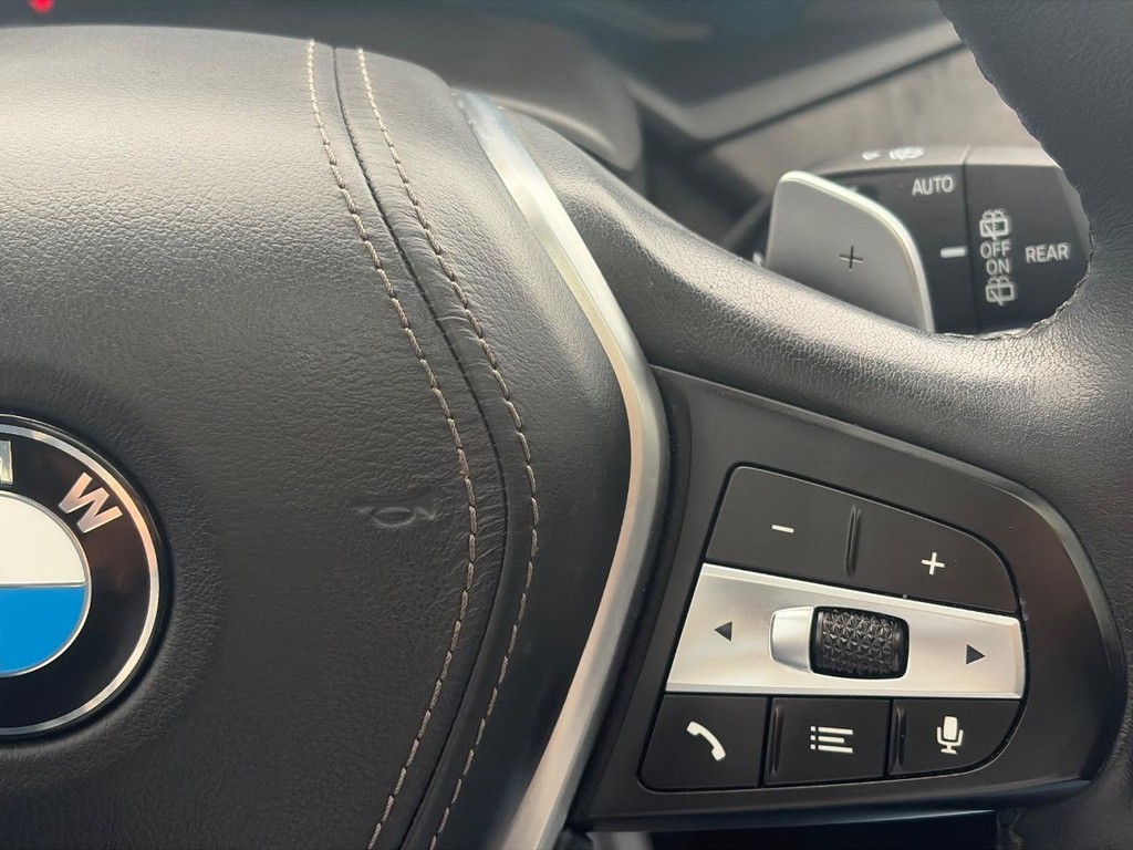 BMW X5 Vehicle Full-screen Gallery Image 27