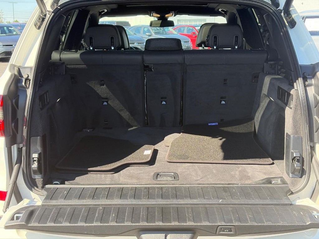 BMW X5 Vehicle Full-screen Gallery Image 07