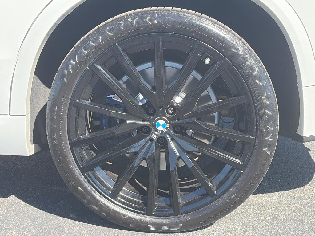 BMW X5 Vehicle Full-screen Gallery Image 09