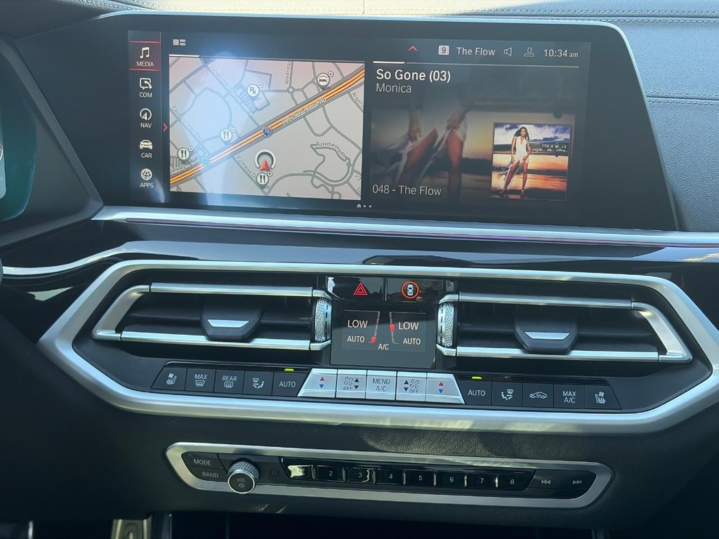 BMW X5 Vehicle Full-screen Gallery Image 15