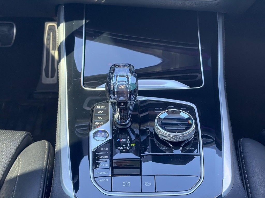 BMW X5 Vehicle Full-screen Gallery Image 16
