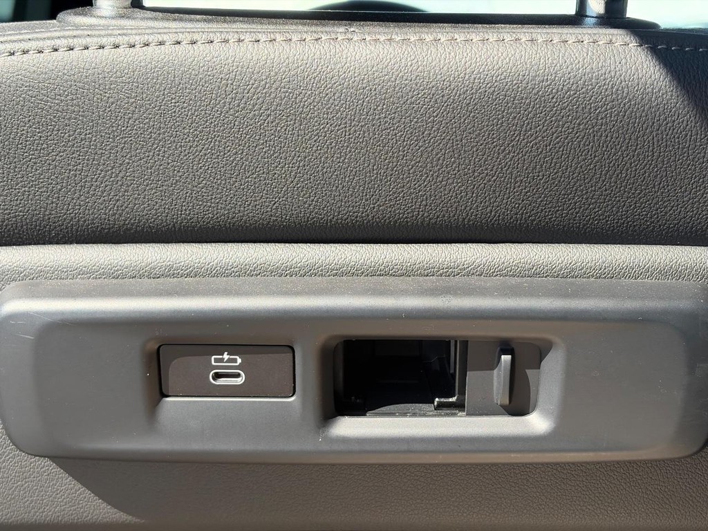 BMW X5 Vehicle Full-screen Gallery Image 18