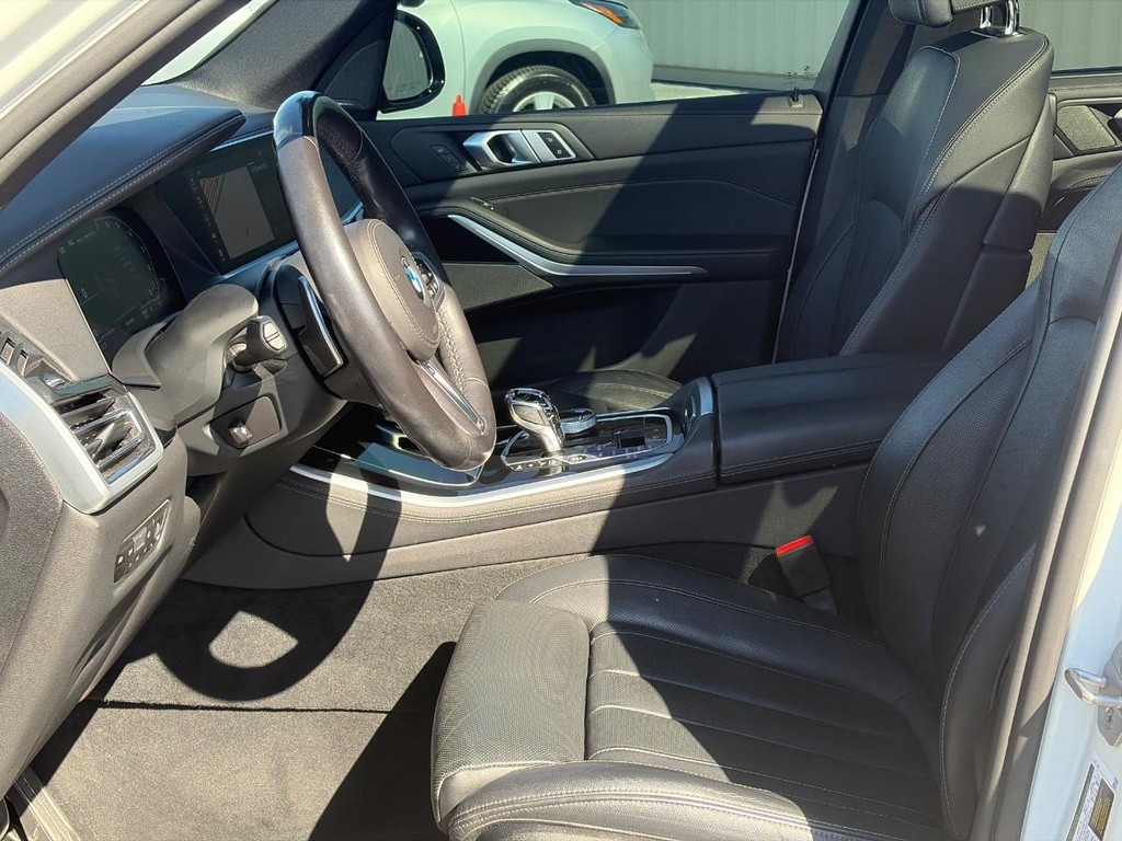 BMW X5 Vehicle Full-screen Gallery Image 20