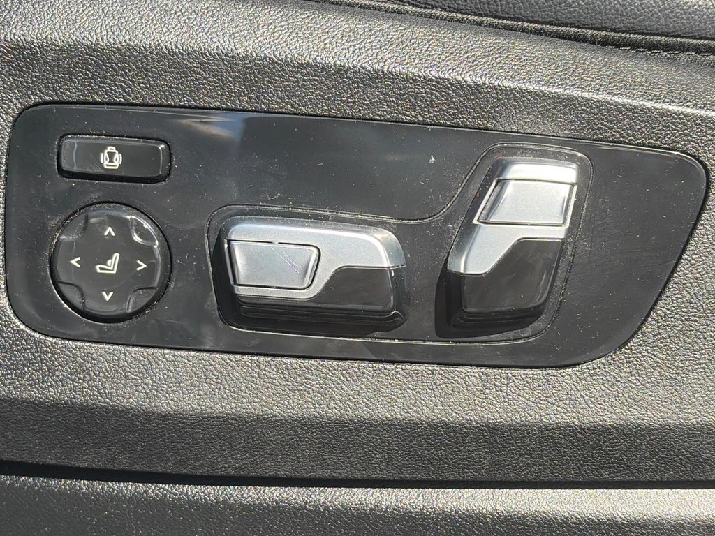 BMW X5 Vehicle Full-screen Gallery Image 21