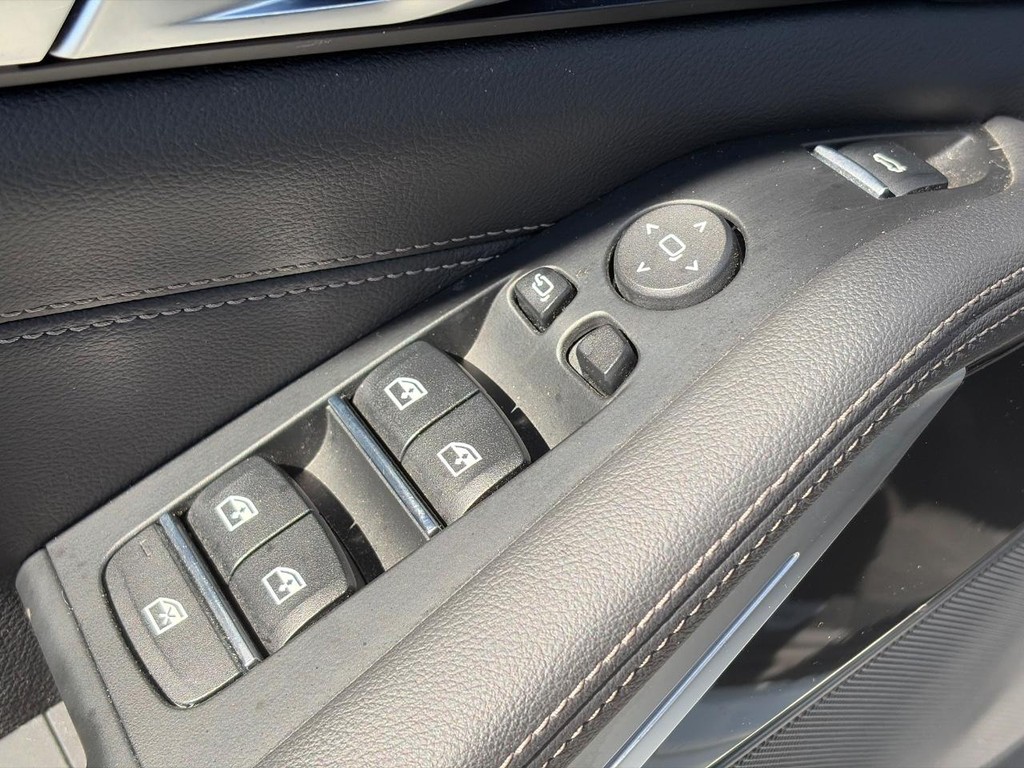 BMW X5 Vehicle Full-screen Gallery Image 23