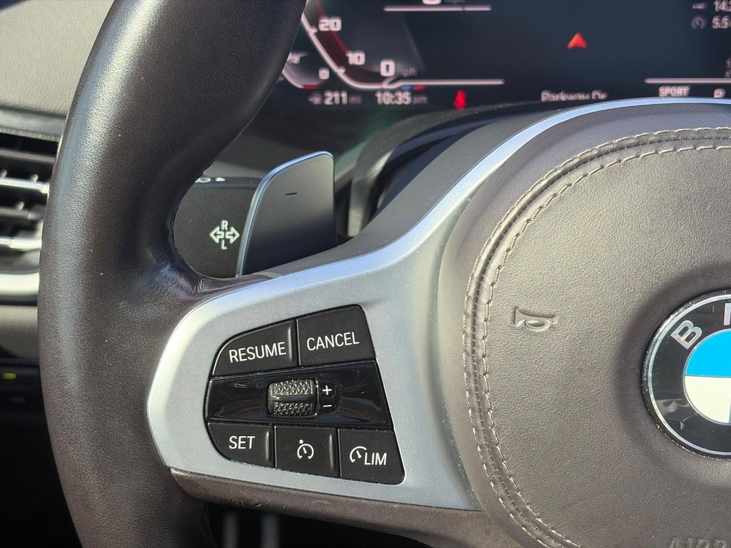 BMW X5 Vehicle Full-screen Gallery Image 26