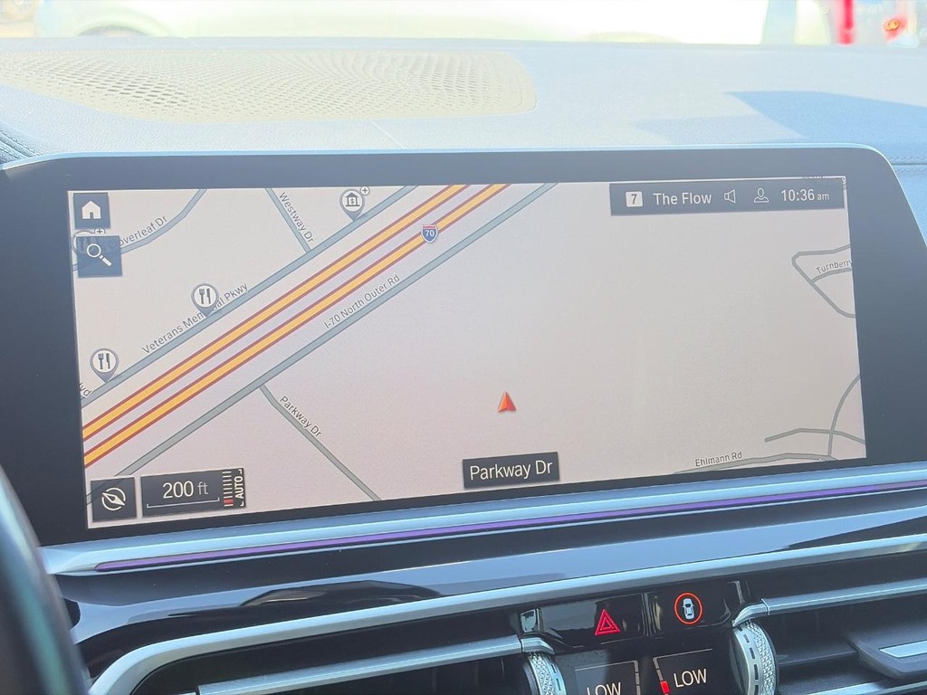 BMW X5 Vehicle Full-screen Gallery Image 29