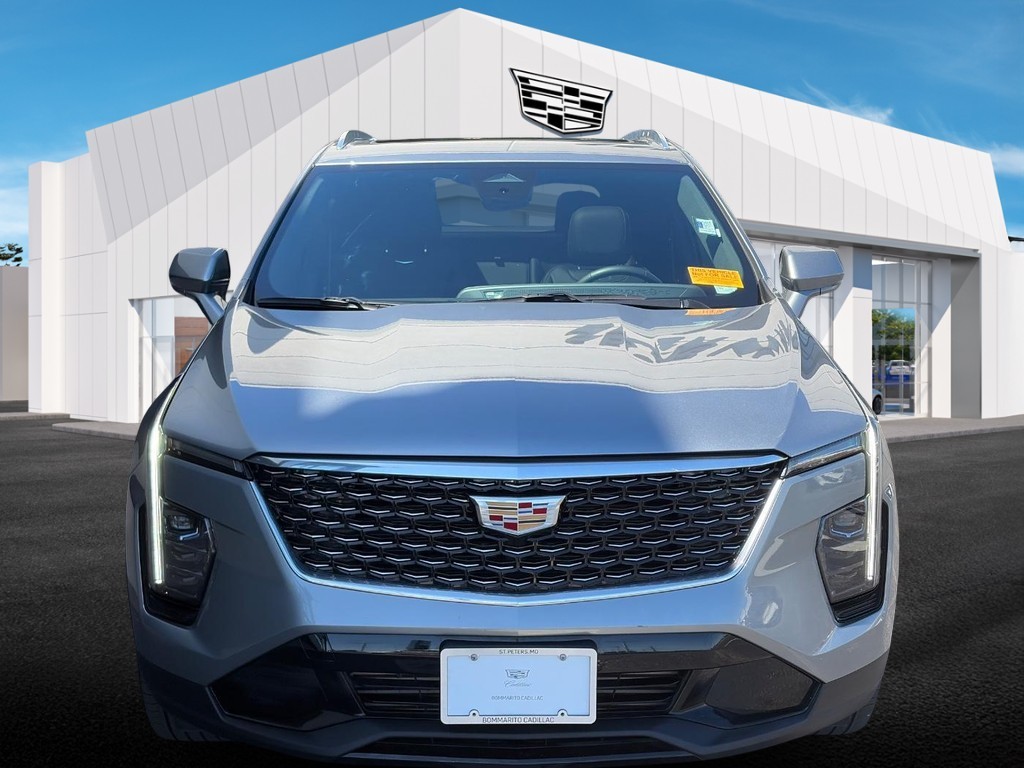 Cadillac XT4 Vehicle Full-screen Gallery Image 02