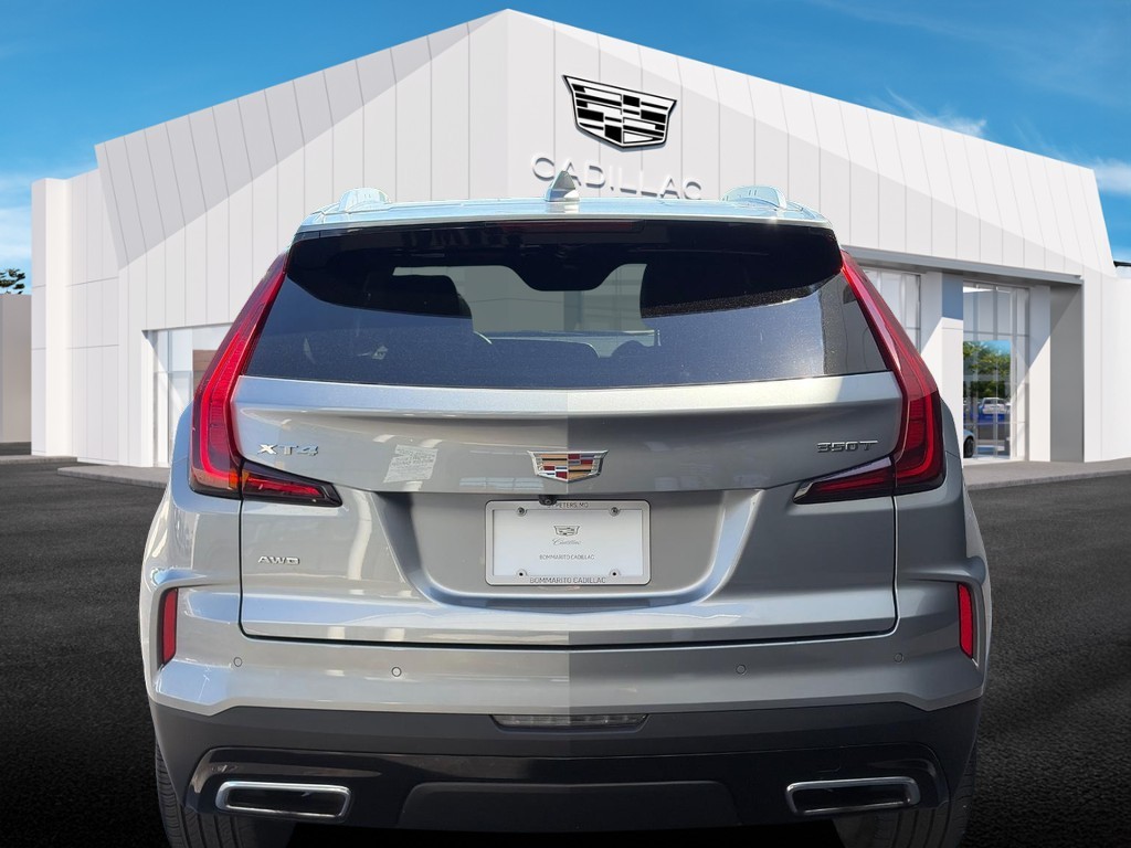 Cadillac XT4 Vehicle Full-screen Gallery Image 03