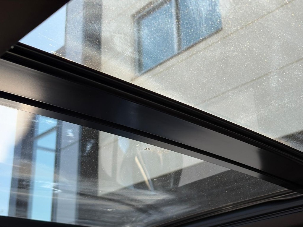 Cadillac XT4 Vehicle Full-screen Gallery Image 09