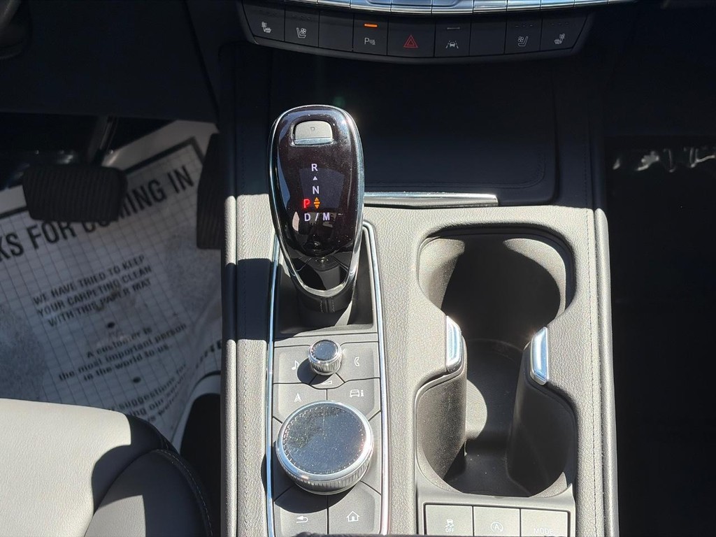 Cadillac XT4 Vehicle Full-screen Gallery Image 13