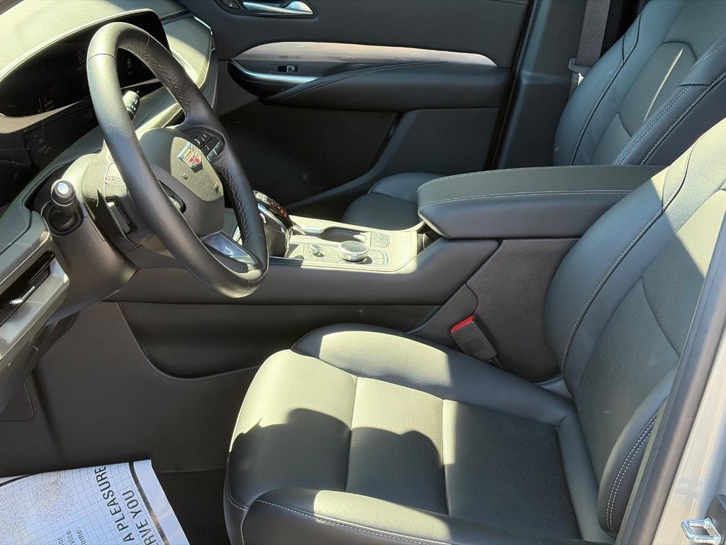 Cadillac XT4 Vehicle Full-screen Gallery Image 16