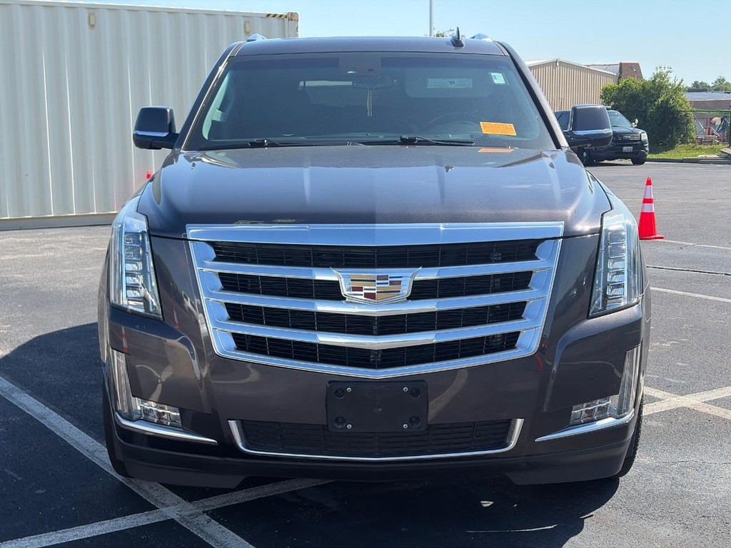 Cadillac Escalade Vehicle Full-screen Gallery Image 02