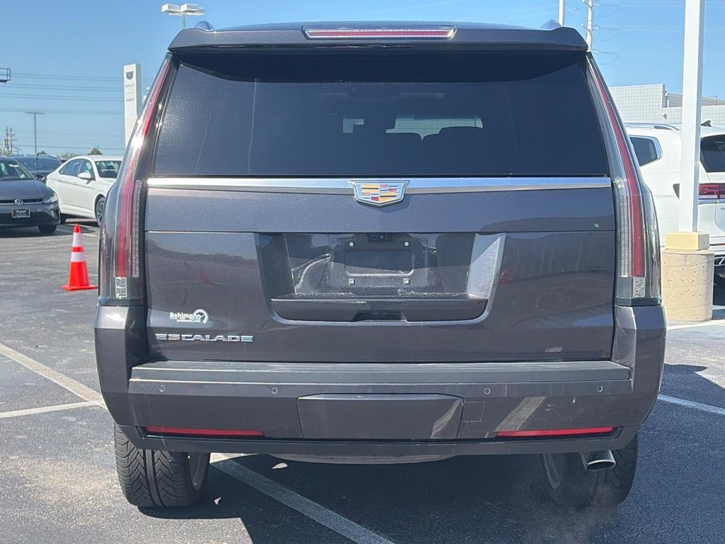 Cadillac Escalade Vehicle Full-screen Gallery Image 03