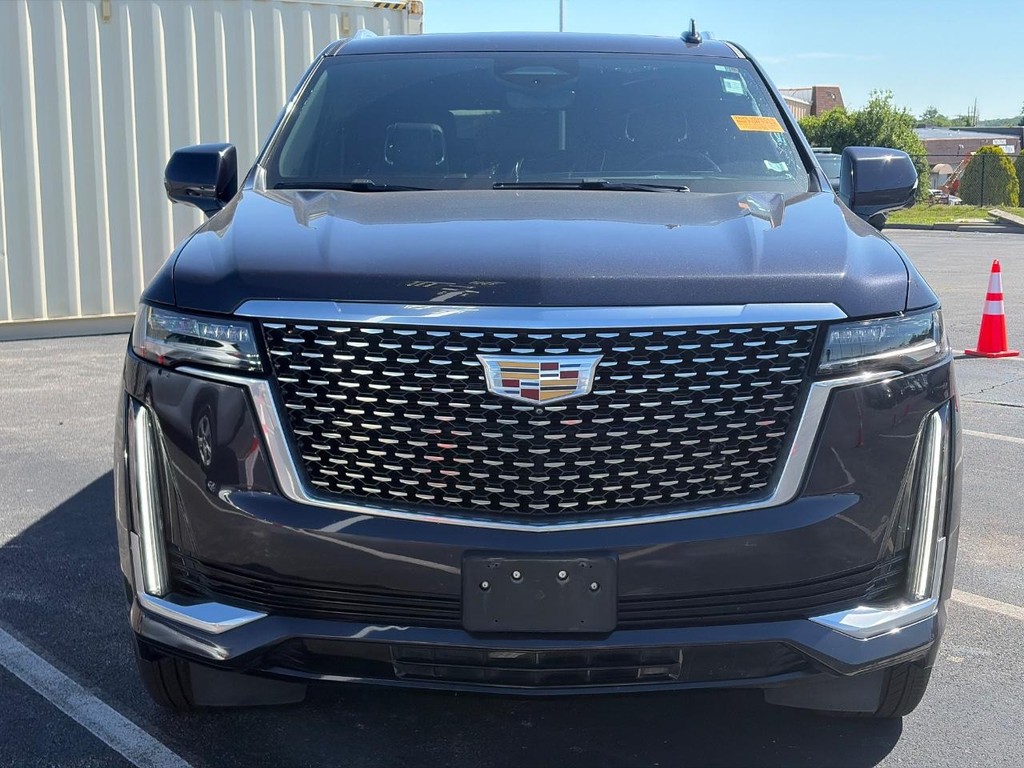 Cadillac Escalade ESV Vehicle Full-screen Gallery Image 02