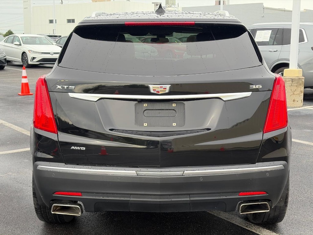 Cadillac XT5 Vehicle Full-screen Gallery Image 03