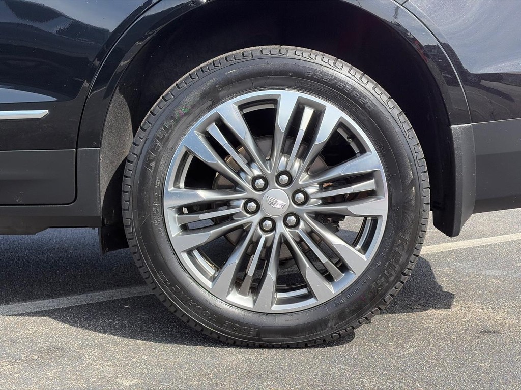 Cadillac XT5 Vehicle Full-screen Gallery Image 09
