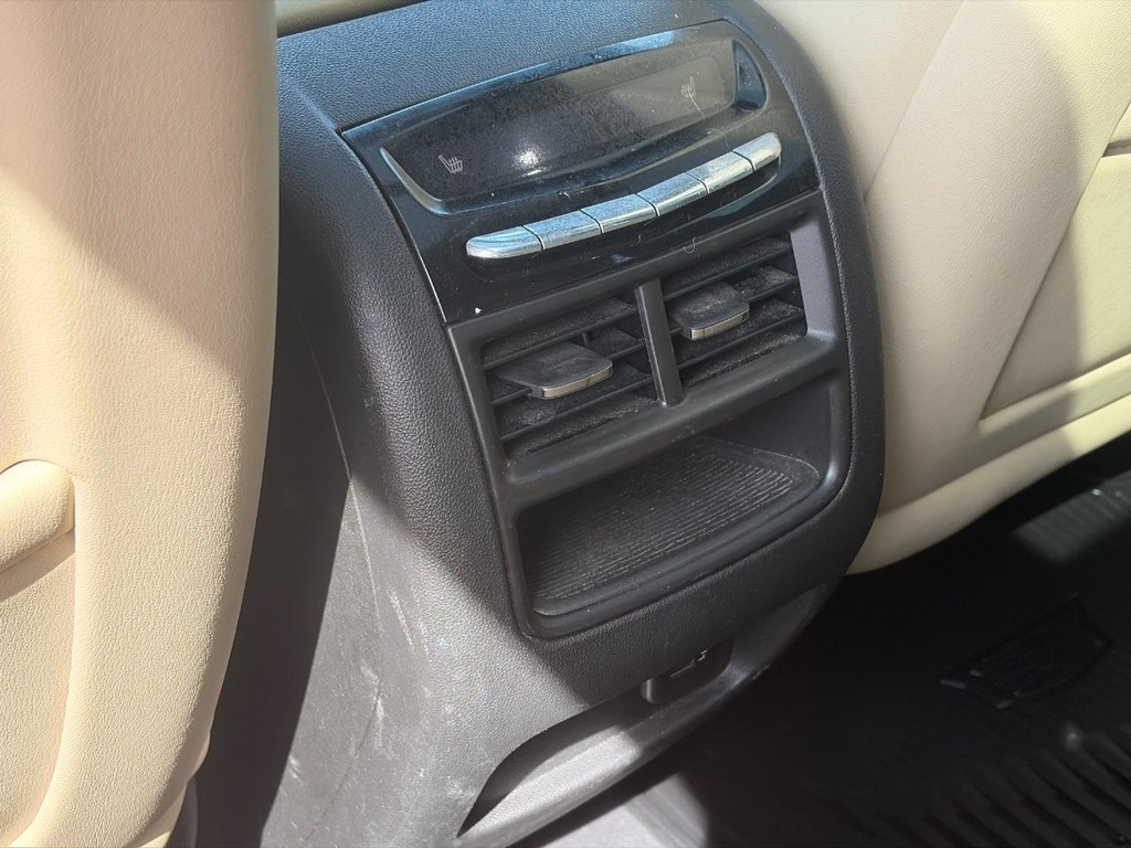 Cadillac XT5 Vehicle Full-screen Gallery Image 11