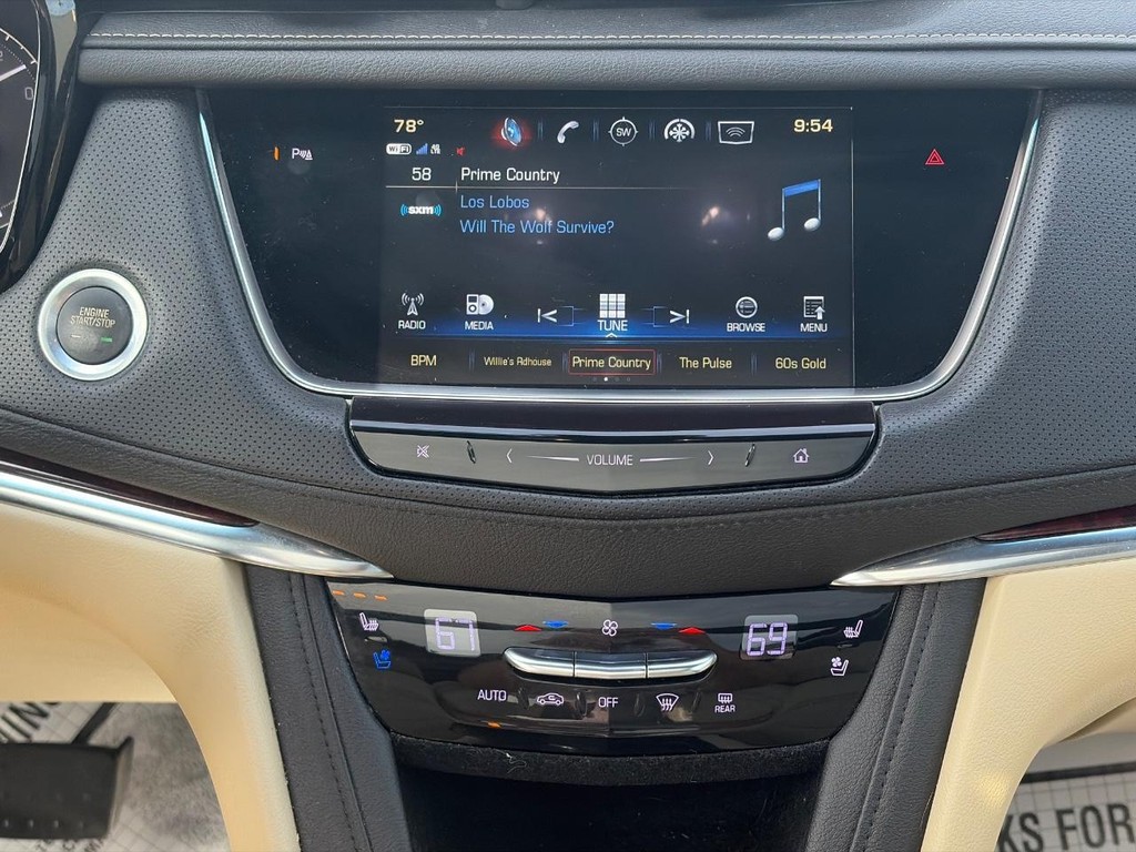 Cadillac XT5 Vehicle Full-screen Gallery Image 15