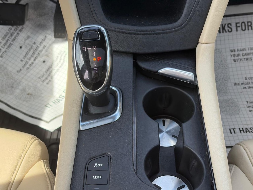 Cadillac XT5 Vehicle Full-screen Gallery Image 16