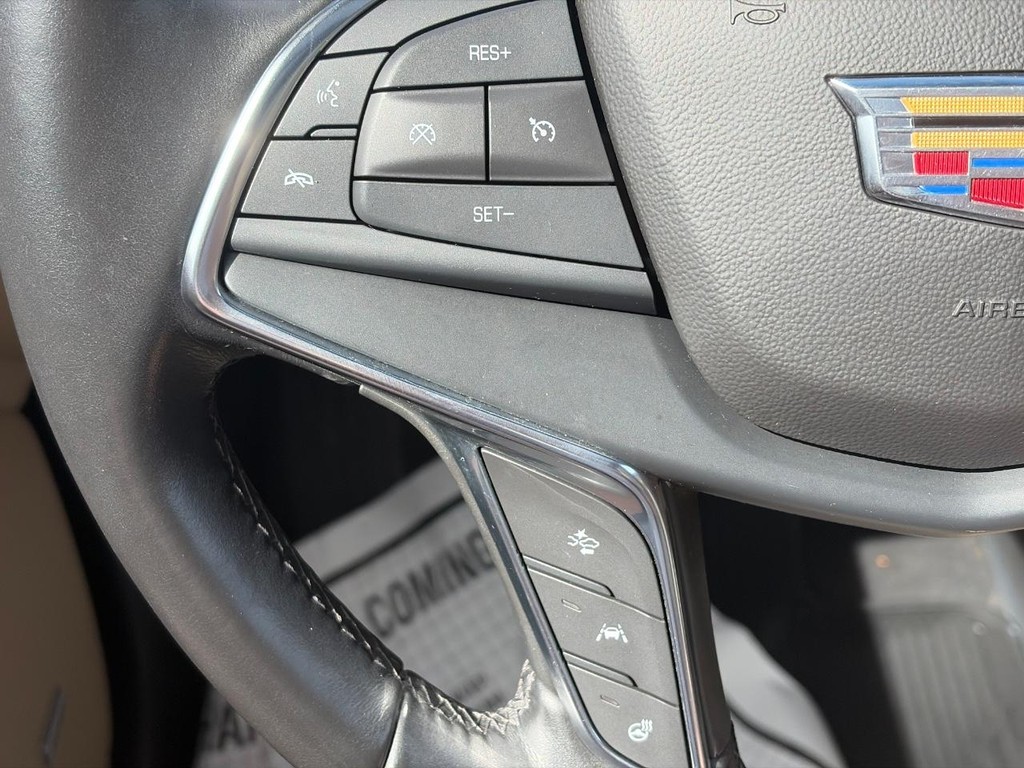 Cadillac XT5 Vehicle Full-screen Gallery Image 24