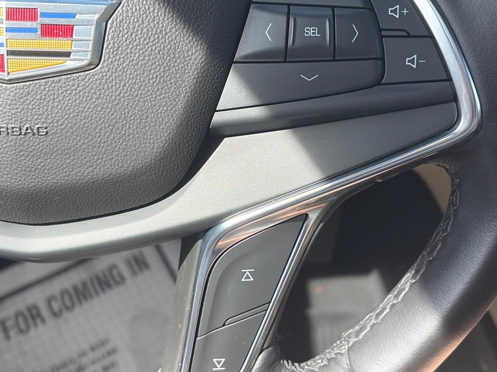 Cadillac XT5 Vehicle Full-screen Gallery Image 25