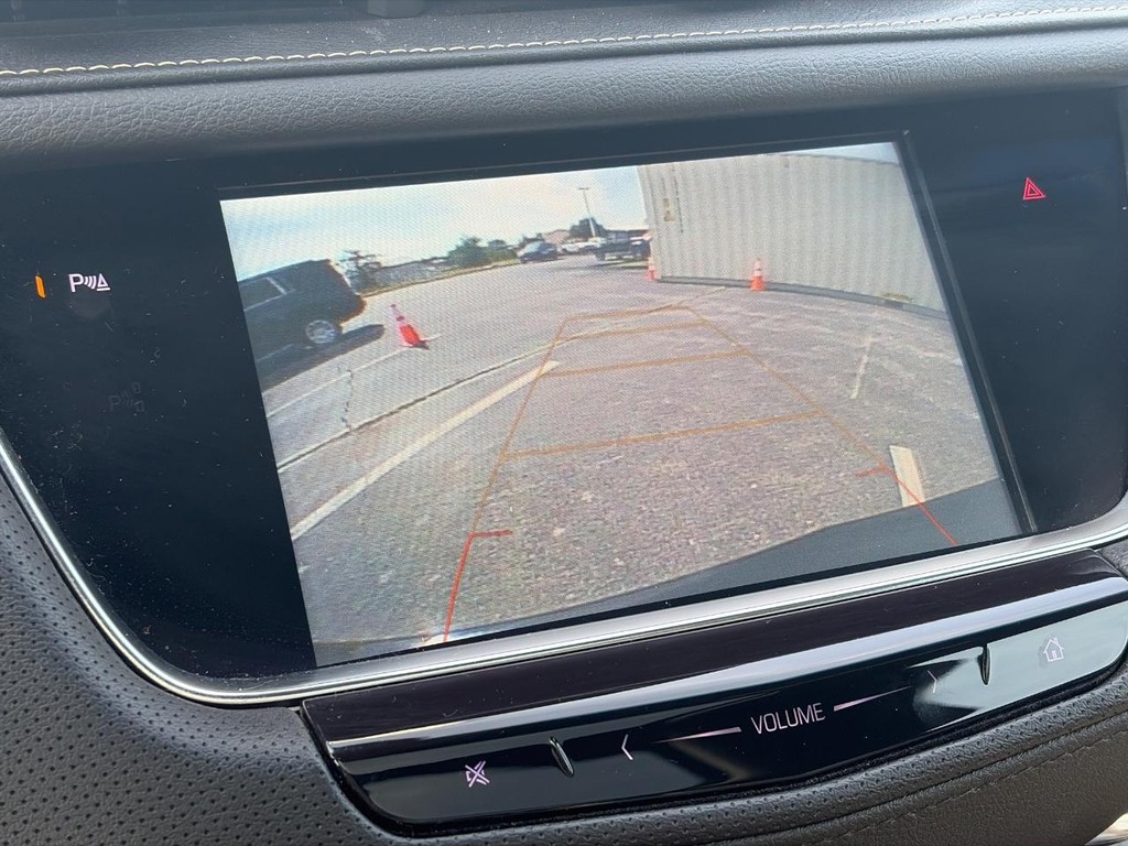 Cadillac XT5 Vehicle Full-screen Gallery Image 28