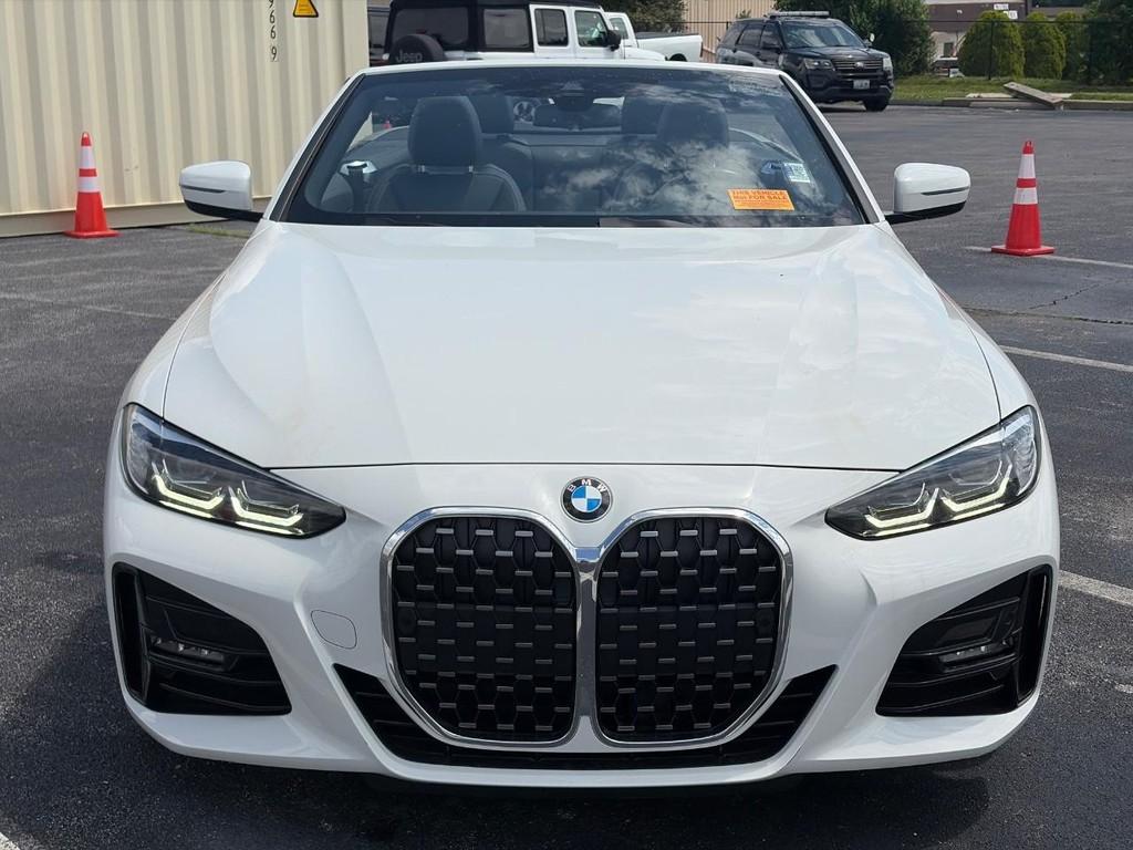 BMW 4 Series Vehicle Full-screen Gallery Image 03