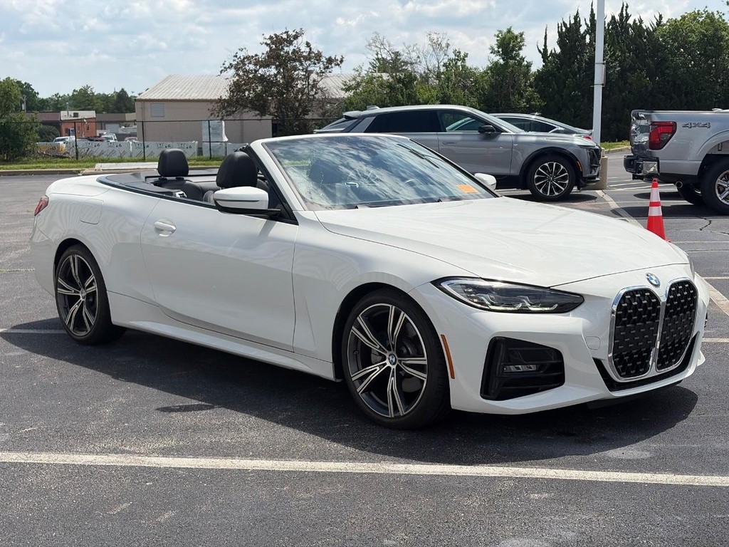 BMW 4 Series Vehicle Full-screen Gallery Image 04