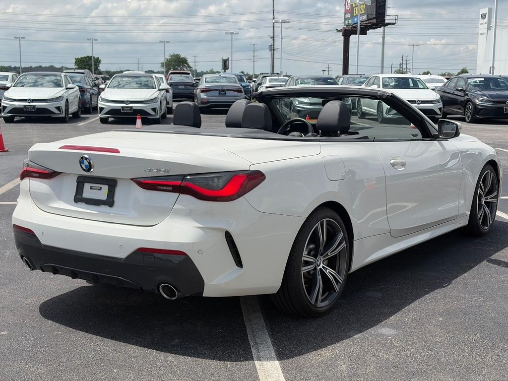 BMW 4 Series Vehicle Full-screen Gallery Image 06