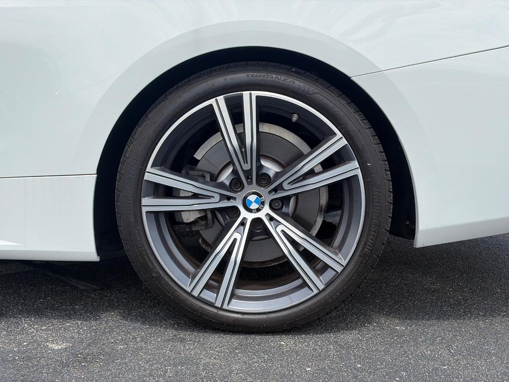 BMW 4 Series Vehicle Full-screen Gallery Image 11