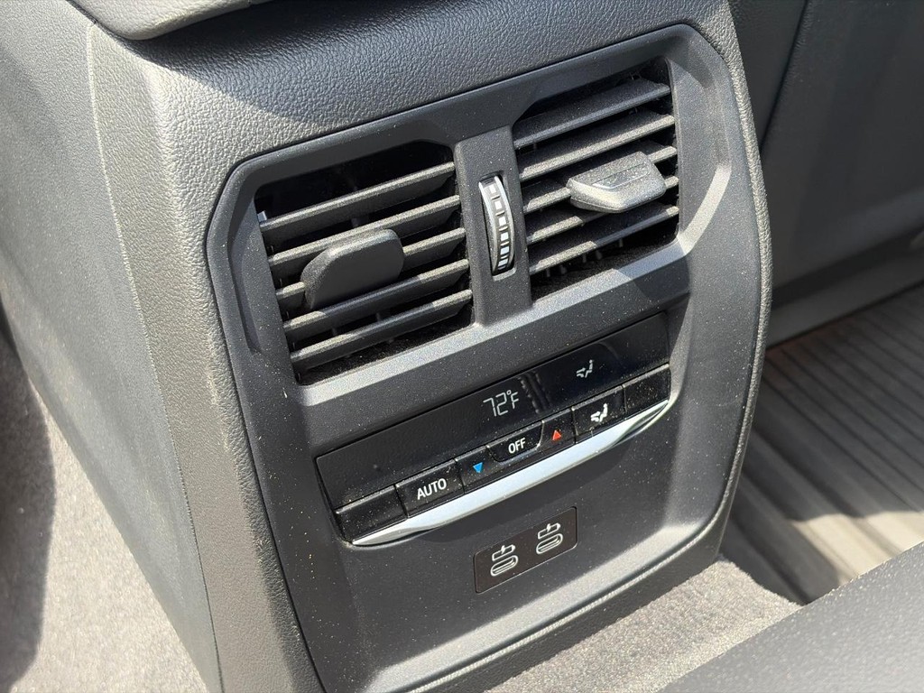 BMW 4 Series Vehicle Full-screen Gallery Image 13