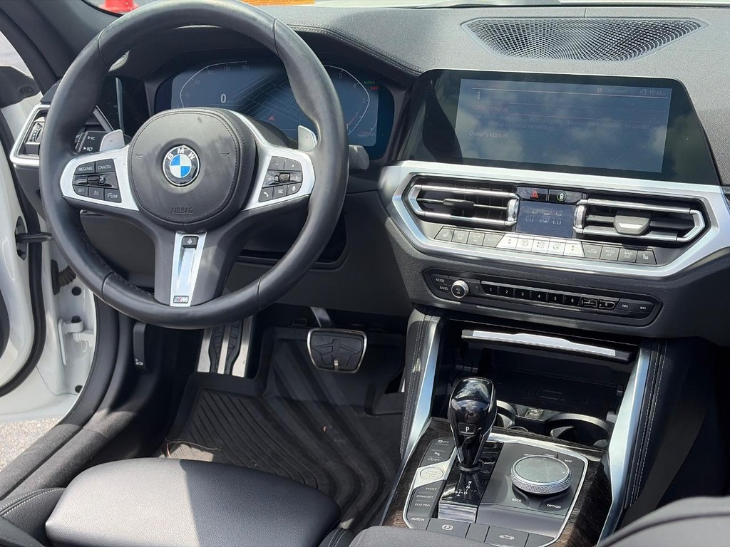 BMW 4 Series Vehicle Full-screen Gallery Image 14