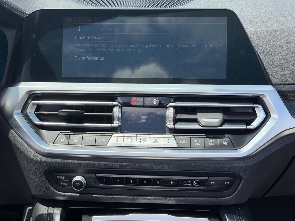 BMW 4 Series Vehicle Full-screen Gallery Image 16