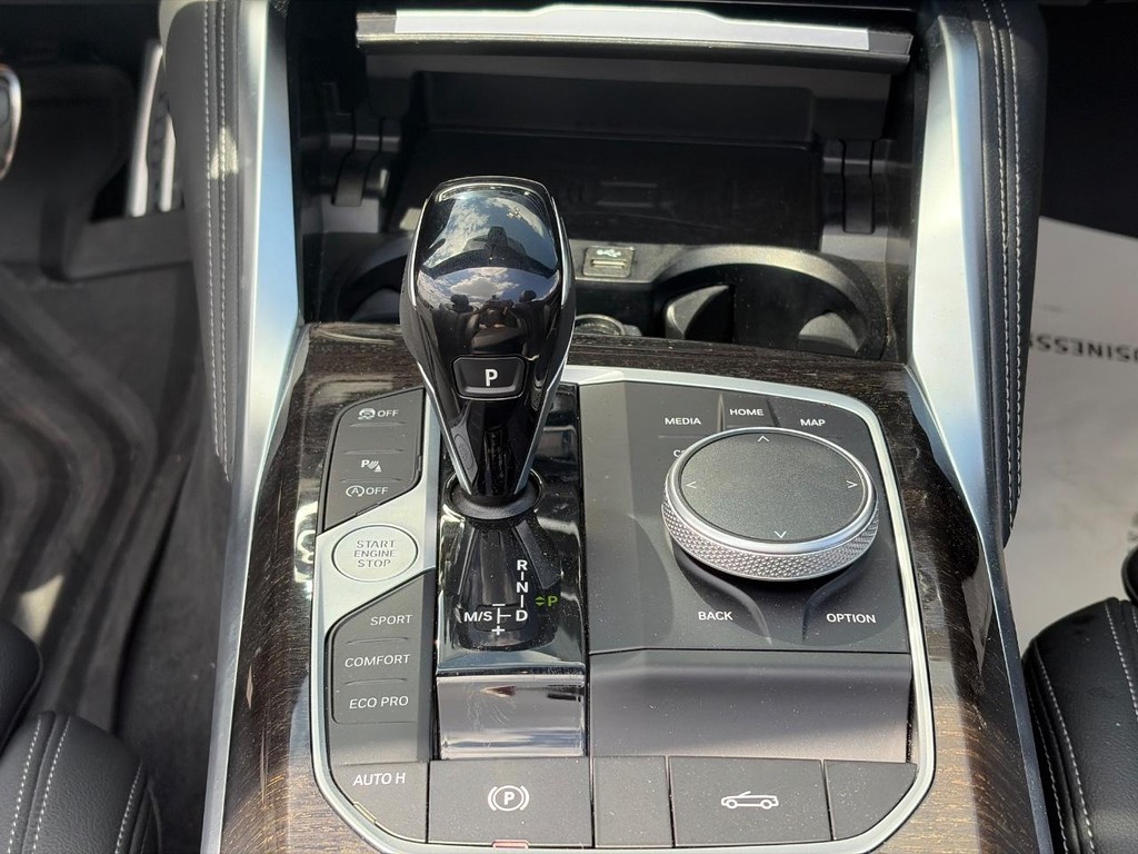 BMW 4 Series Vehicle Full-screen Gallery Image 17