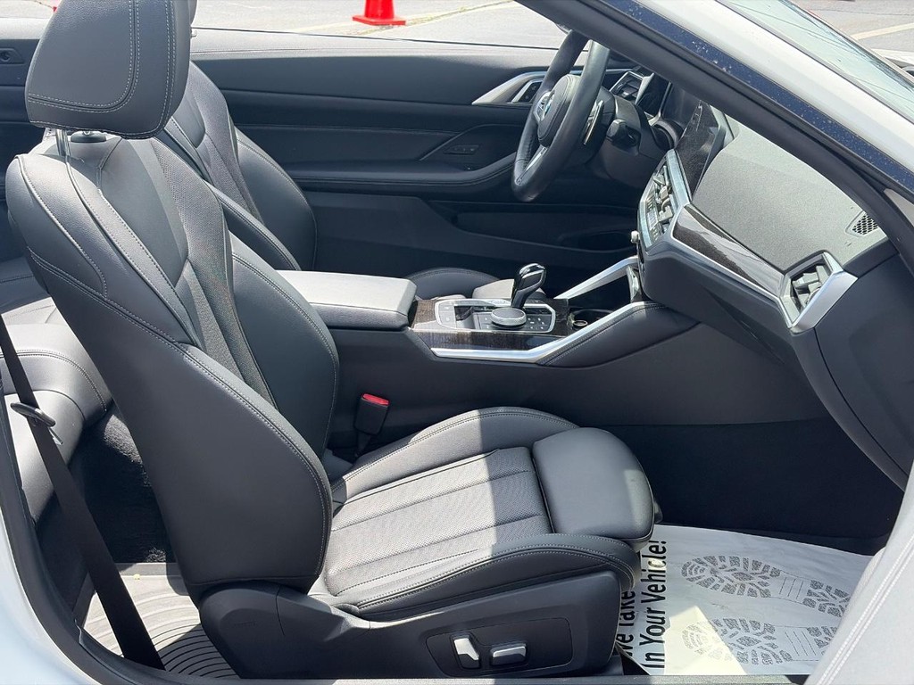 BMW 4 Series Vehicle Full-screen Gallery Image 20