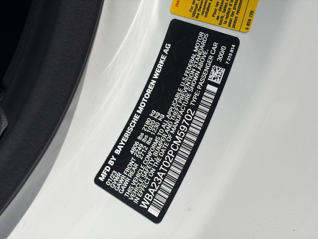 BMW 4 Series Vehicle Full-screen Gallery Image 26