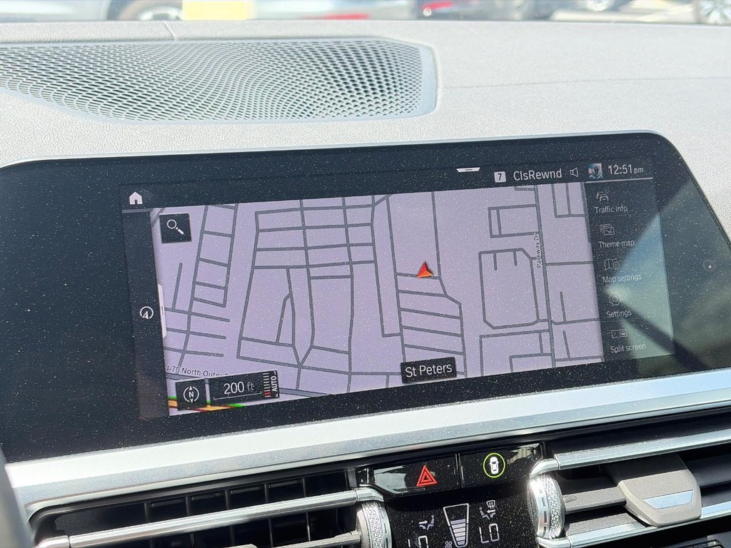 BMW 4 Series Vehicle Full-screen Gallery Image 30