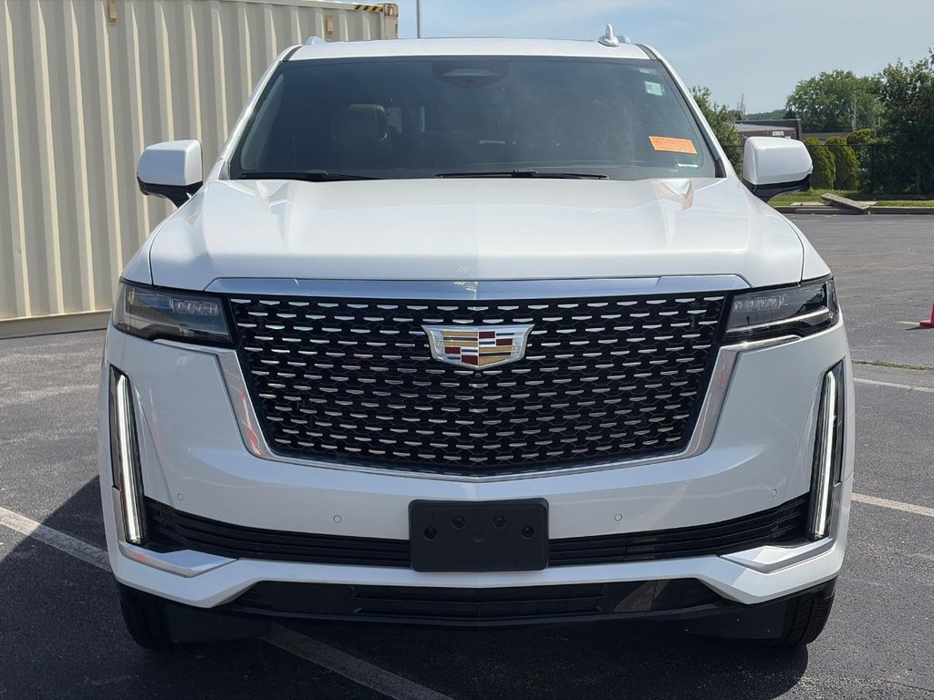 Cadillac Escalade Vehicle Full-screen Gallery Image 02