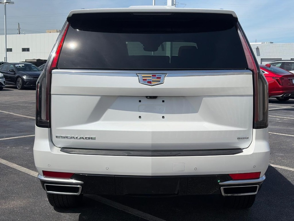 Cadillac Escalade Vehicle Full-screen Gallery Image 03