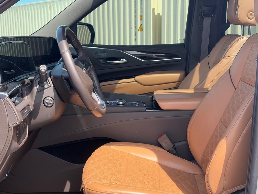 Cadillac Escalade Vehicle Full-screen Gallery Image 04