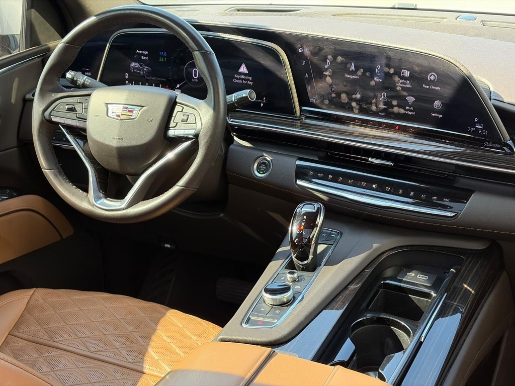 Cadillac Escalade Vehicle Full-screen Gallery Image 10